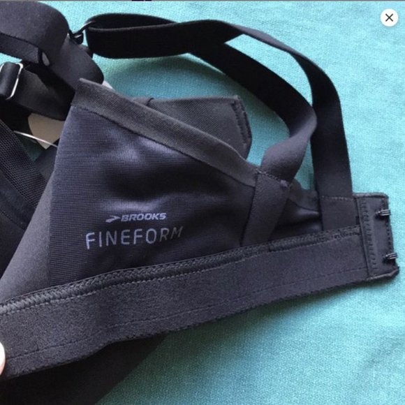 NWT 30A/B Brooks FineForm Sports Bra in Black - Picture 5 of 14